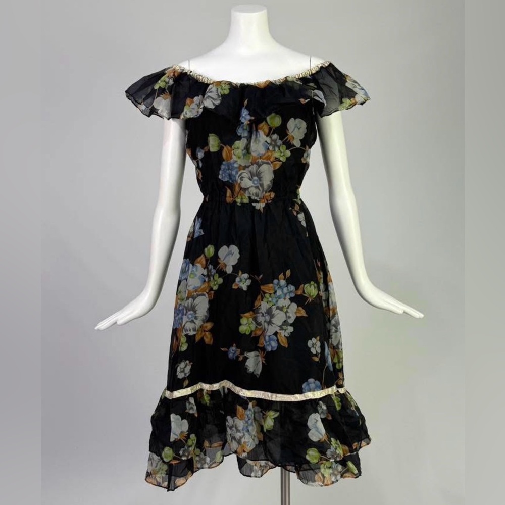 Laura by Bichachi Vintage 1970s Ruffled Off The Shoulder Peasant Dress. S-M